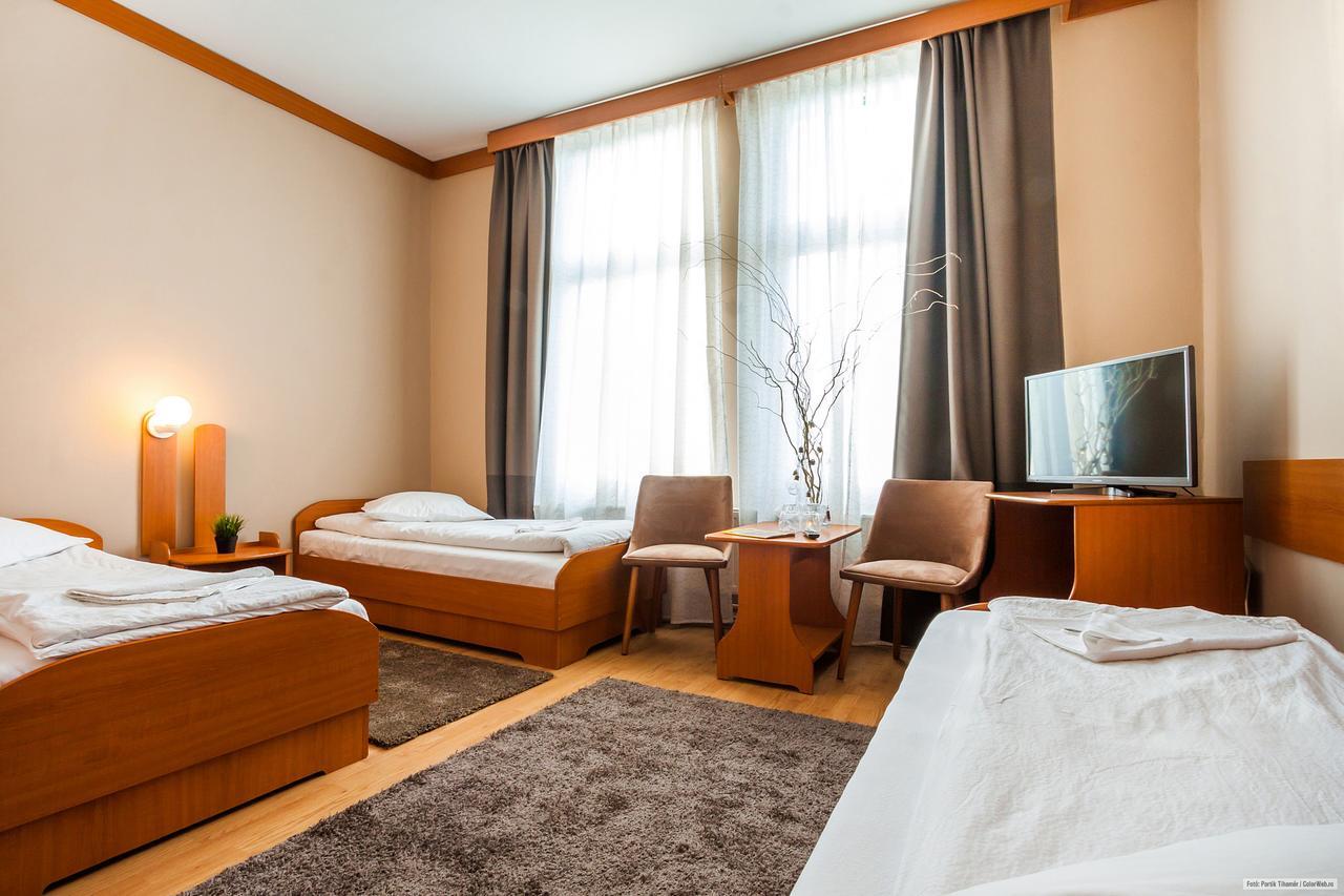 Szilagyi Hotel&Restaurant Gheorgheni  ภายนอก รูปภาพ