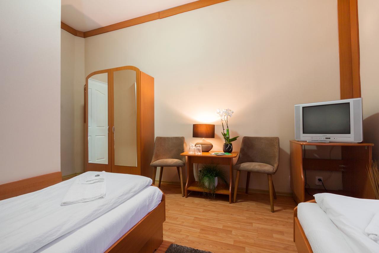 Szilagyi Hotel&Restaurant Gheorgheni  ภายนอก รูปภาพ